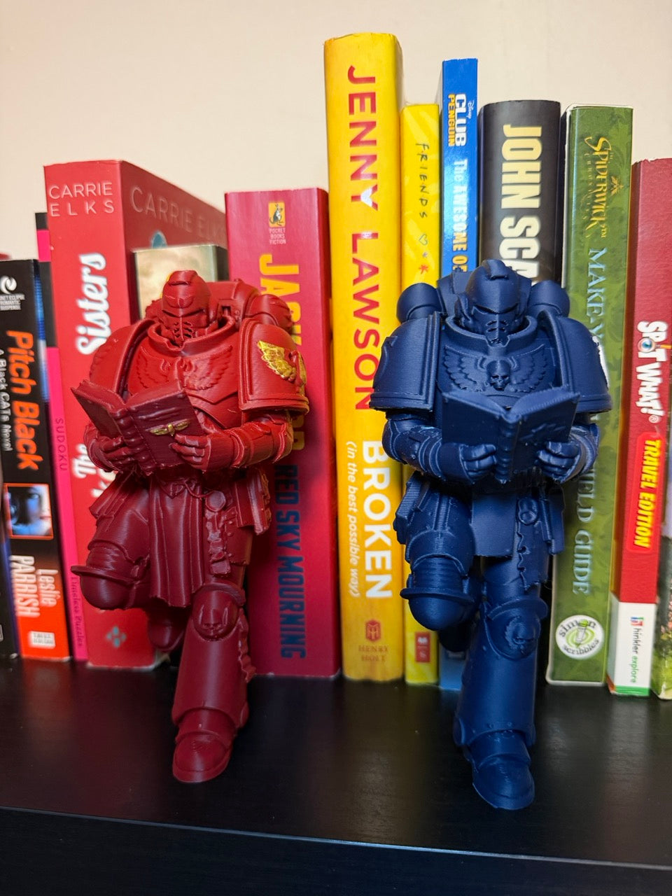 Sci-Fi Warrior Bookend – Armored Soldier Reading Figurine for Bookshelf Decor