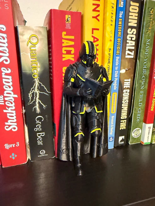 Sci-Fi Soldier Bookend – Futuristic Armored Trooper Reading Figurine for Bookshelf Decor & Gamer Gift