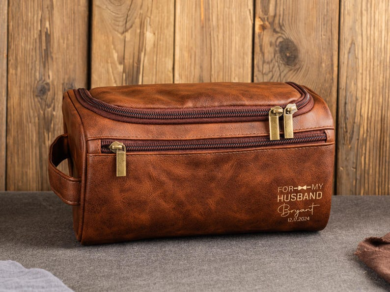 Personalized Men's Leather Toiletry Bag, Groomsmen Gifts, Dopp Kit Men's Leather Accessory, Anniversary Gift for Him, Christmas Gift for Men