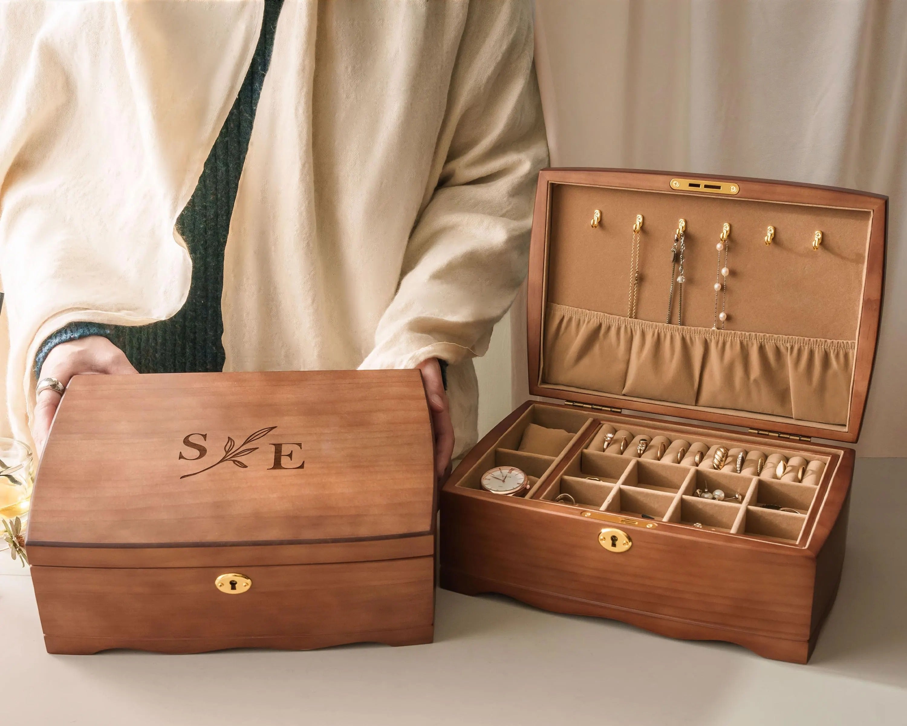 Custom Engraved Wooden Jewelry Box,Personalized Jewelry Organizer,Wedding Gifts for Her,Christmas Gift for Mom, Personalized Gift for Mom